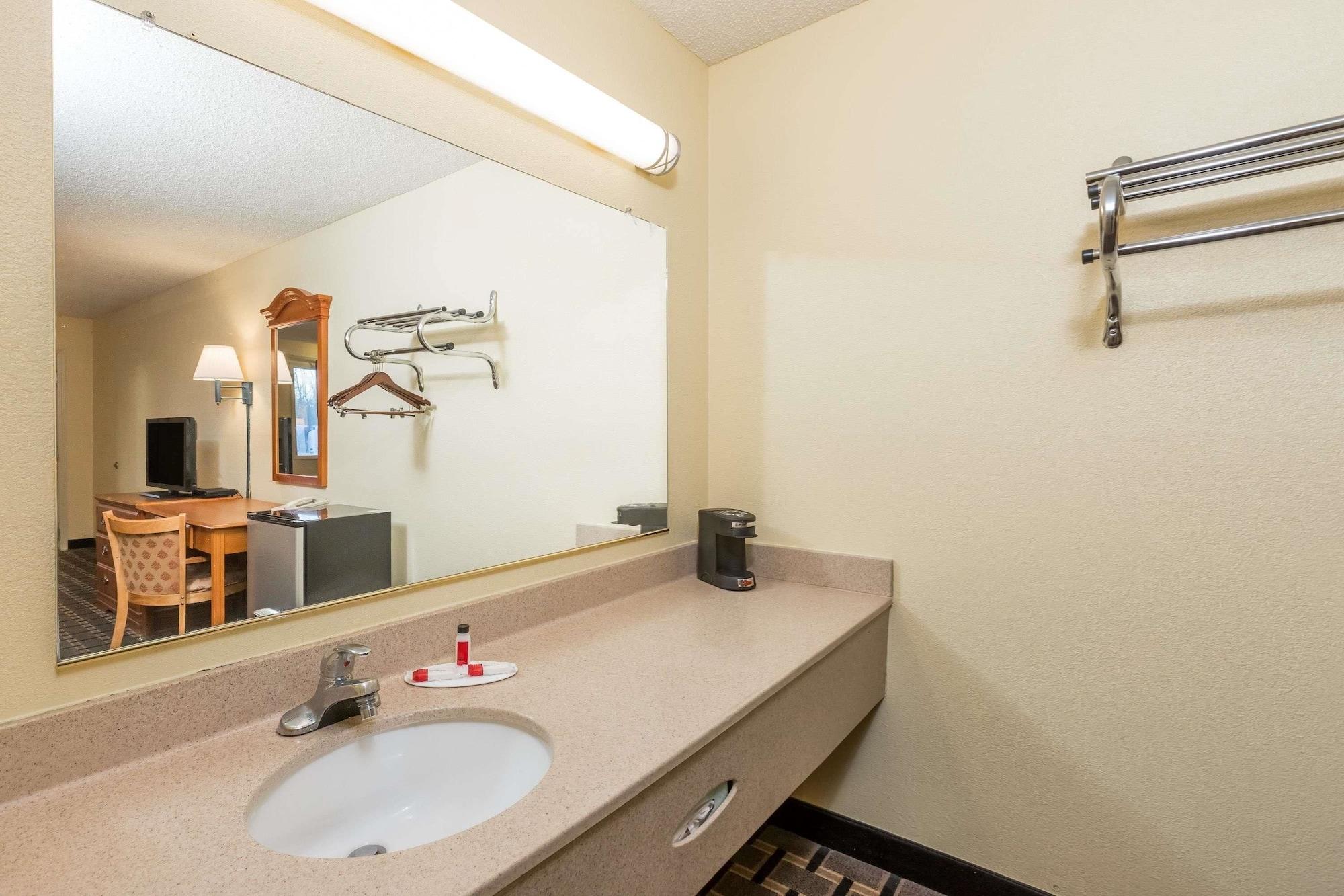 Super 8 By Wyndham Indianapolis-Southport Rd Motel Dış mekan fotoğraf